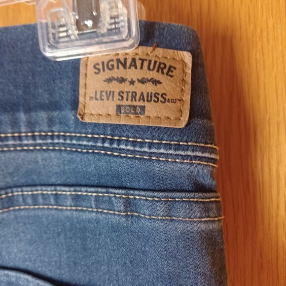 Levi Strauss Signature Women's Totally Shaping Pull-On Skinny Jeans - Picture 4 of 6